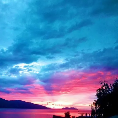 Tatil Evi Ramo's Hilltop Retreat With Kitchenette And Patio - 1st Avlonya