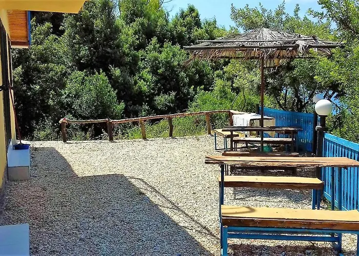 Ramo's Hilltop Retreat With Kitchenette And Patio - 1st