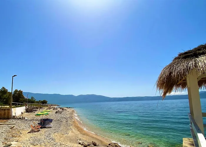 Ramo's Hilltop Retreat With Kitchenette And Patio - 1st Tatil Evi Avlonya