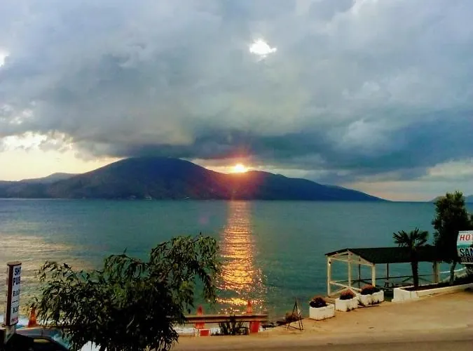 Ramo's Hilltop Retreat With Kitchenette And Patio - 1st Tatil Evi Avlonya