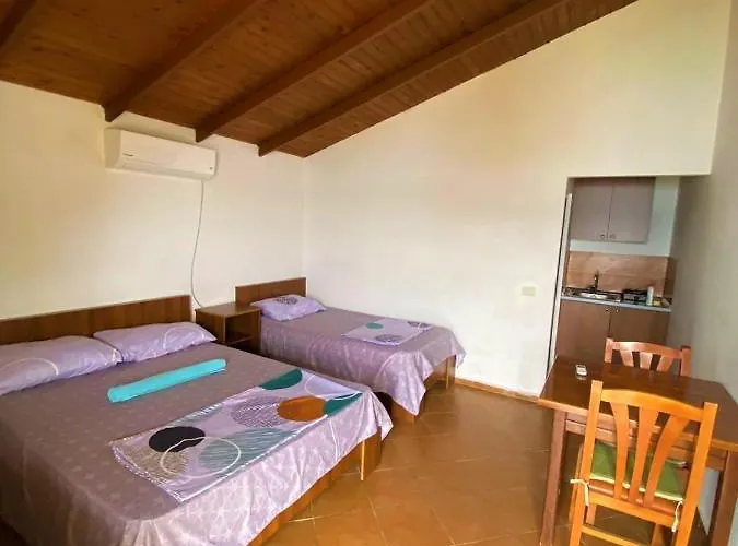 Tatil Evi Ramo's Hilltop Retreat With Kitchenette And Patio - 1st *